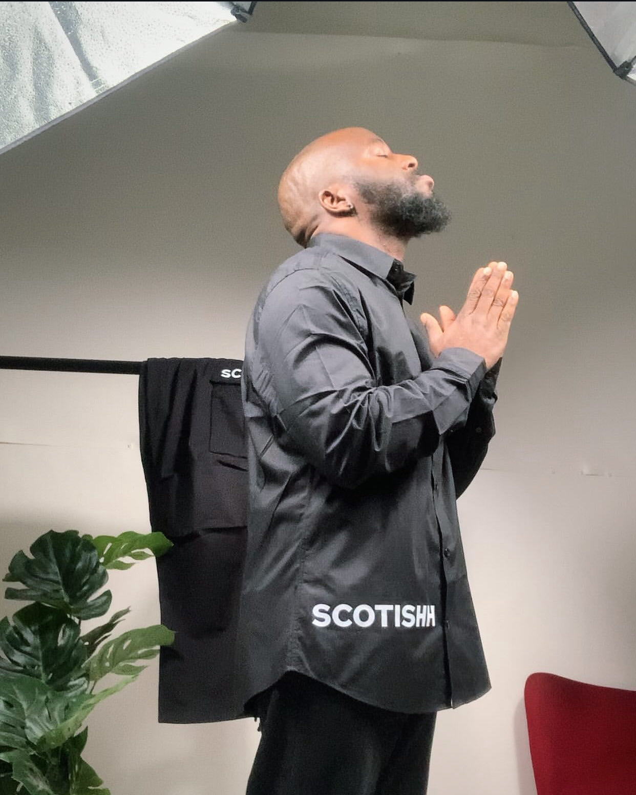 Luxury Unisex black long sleeve  fit Shirt. Vol. 1. Free Delivery 🚚 📦🎉