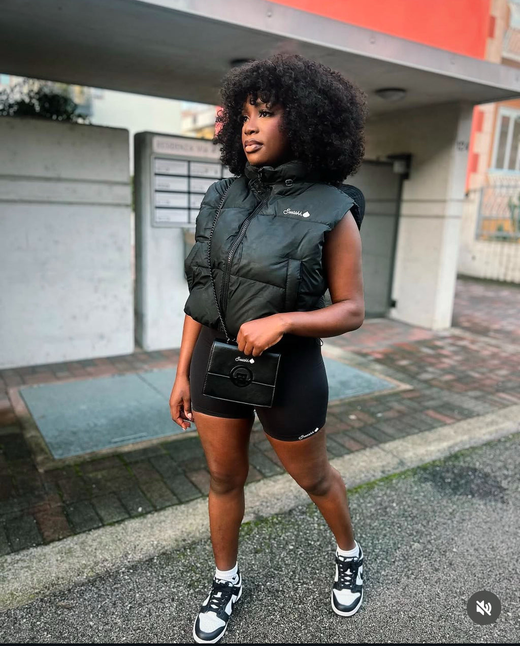 Women's Luxury Black cropped sleeveless vest. Available in one size M. 🎉free delivery🚚📦