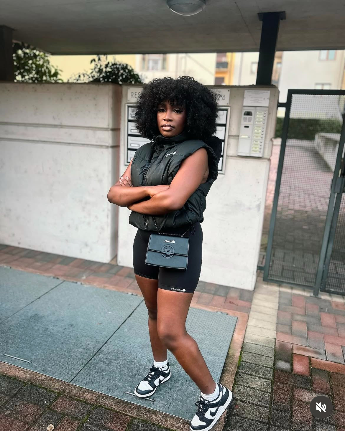 Women's Luxury Black cropped sleeveless vest. Available in one size M. 🎉free delivery🚚📦