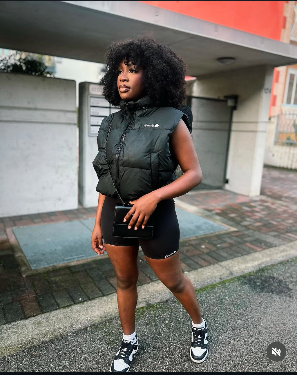 Women's Luxury Black cropped sleeveless vest. Available in one size M. 🎉free delivery🚚📦