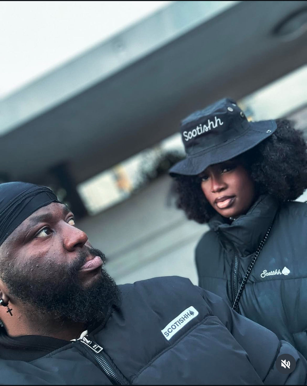 Women's Luxury Black cropped sleeveless vest. Available in one size M. 🎉free delivery🚚📦