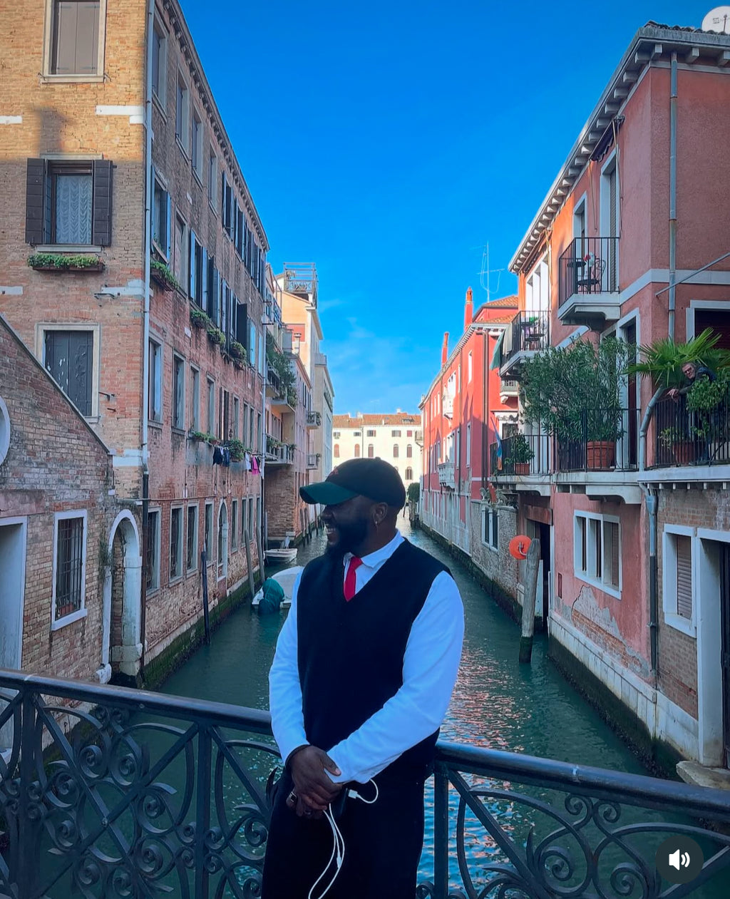 Luxury Unisex WHITE long sleeve fit Shirt. Vol. 1. Free Delivery 🚚 📦🎉