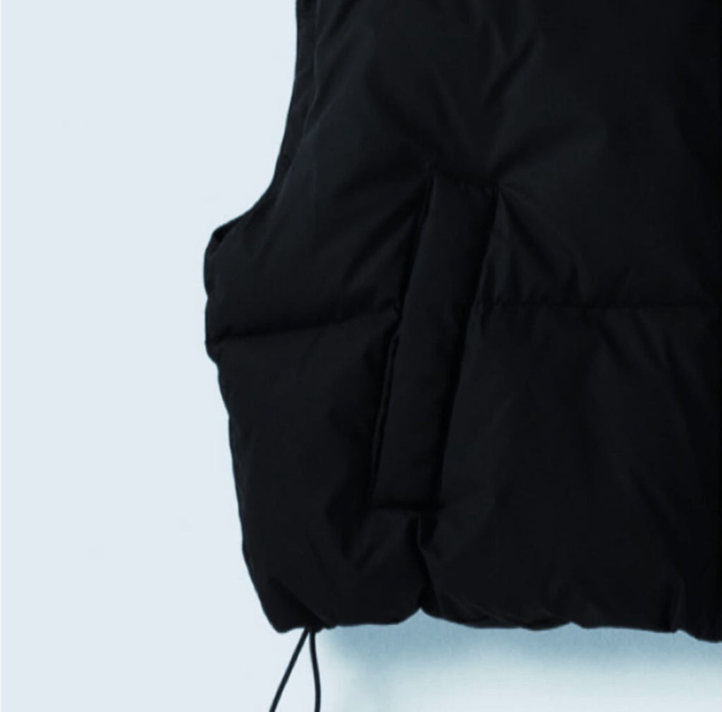 Women's Luxury Black cropped sleeveless vest. Available in one size M. 🎉free delivery🚚📦