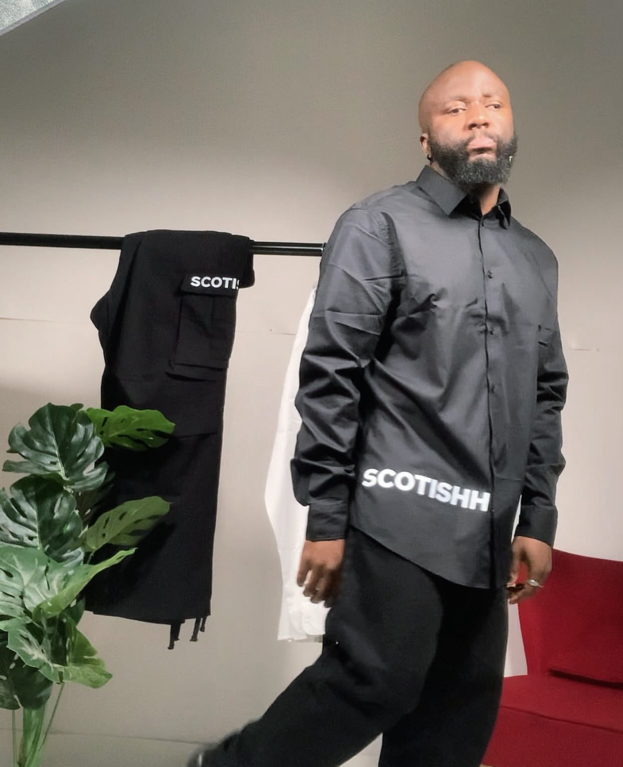 Luxury Unisex black long sleeve  fit Shirt. Vol. 1. Free Delivery 🚚 📦🎉