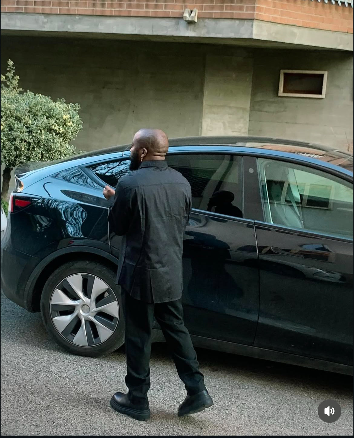 Luxury Unisex WHITE long sleeve fit Shirt. Vol. 1. Free Delivery 🚚 📦🎉