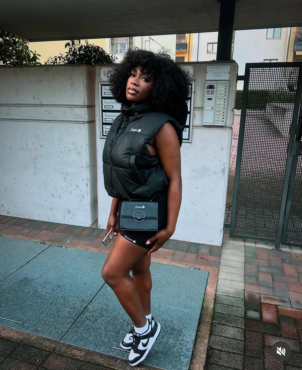 Women's Luxury Black cropped sleeveless vest. Available in one size M. 🎉free delivery🚚📦