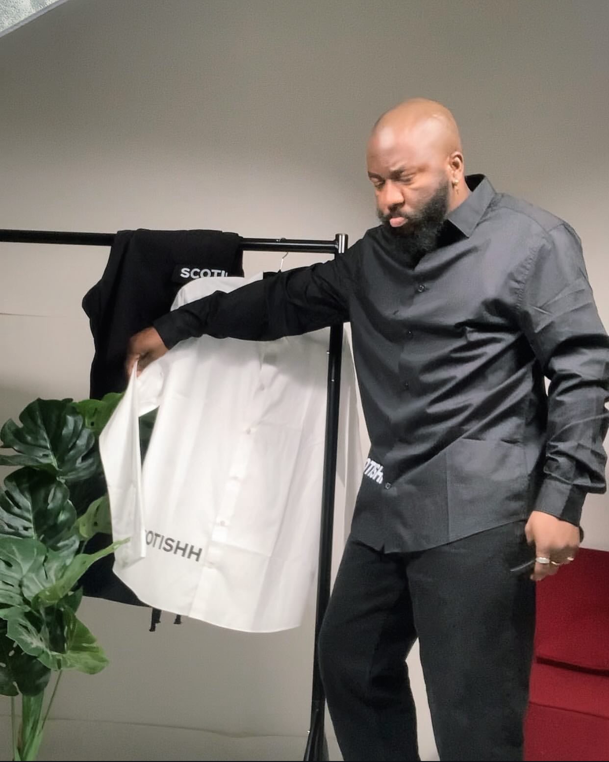 Luxury Unisex black long sleeve  fit Shirt. Vol. 1. Free Delivery 🚚 📦🎉