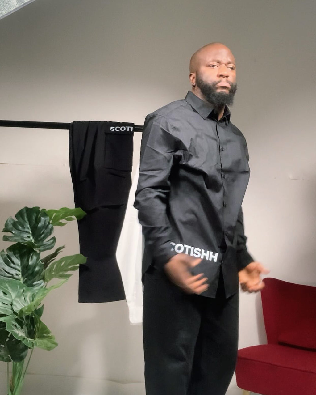 Luxury Unisex black long sleeve  fit Shirt. Vol. 1. Free Delivery 🚚 📦🎉