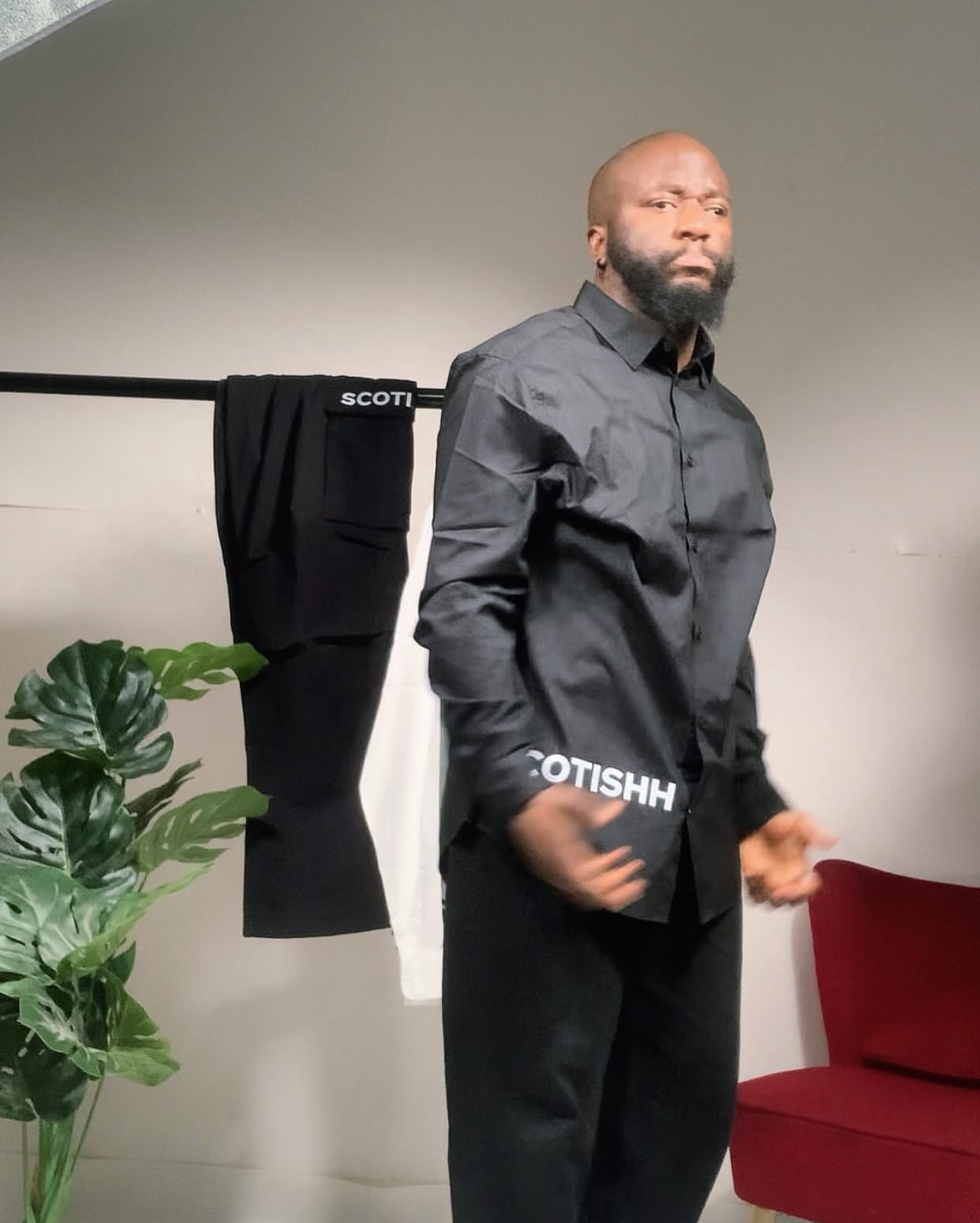 Luxury Unisex black long sleeve  fit Shirt. Vol. 1. Free Delivery 🚚 📦🎉