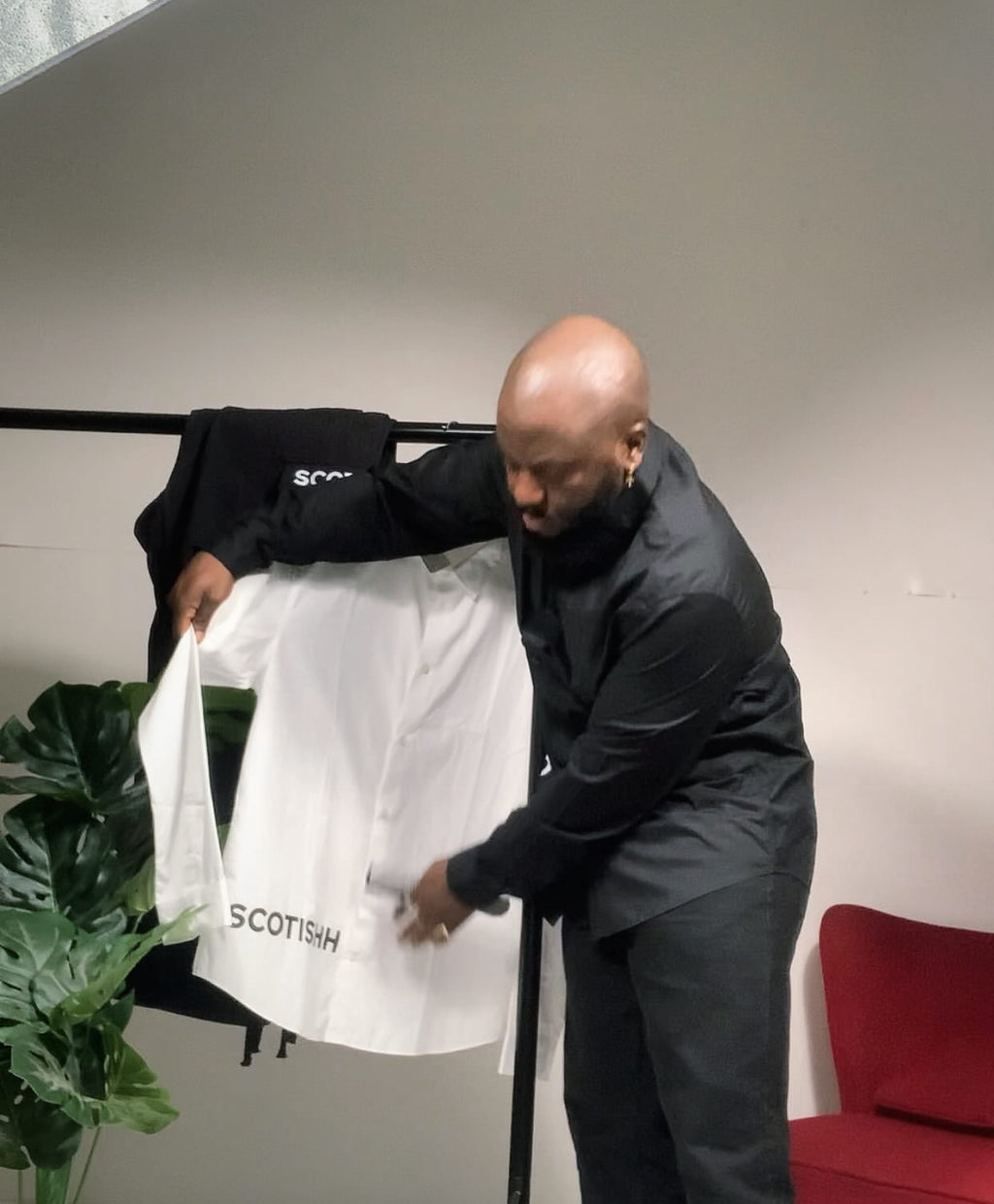 Luxury Unisex black long sleeve  fit Shirt. Vol. 1. Free Delivery 🚚 📦🎉