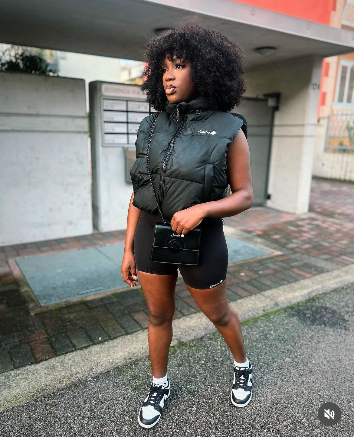 Women's Luxury Black cropped sleeveless vest. Available in one size M. 🎉free delivery🚚📦