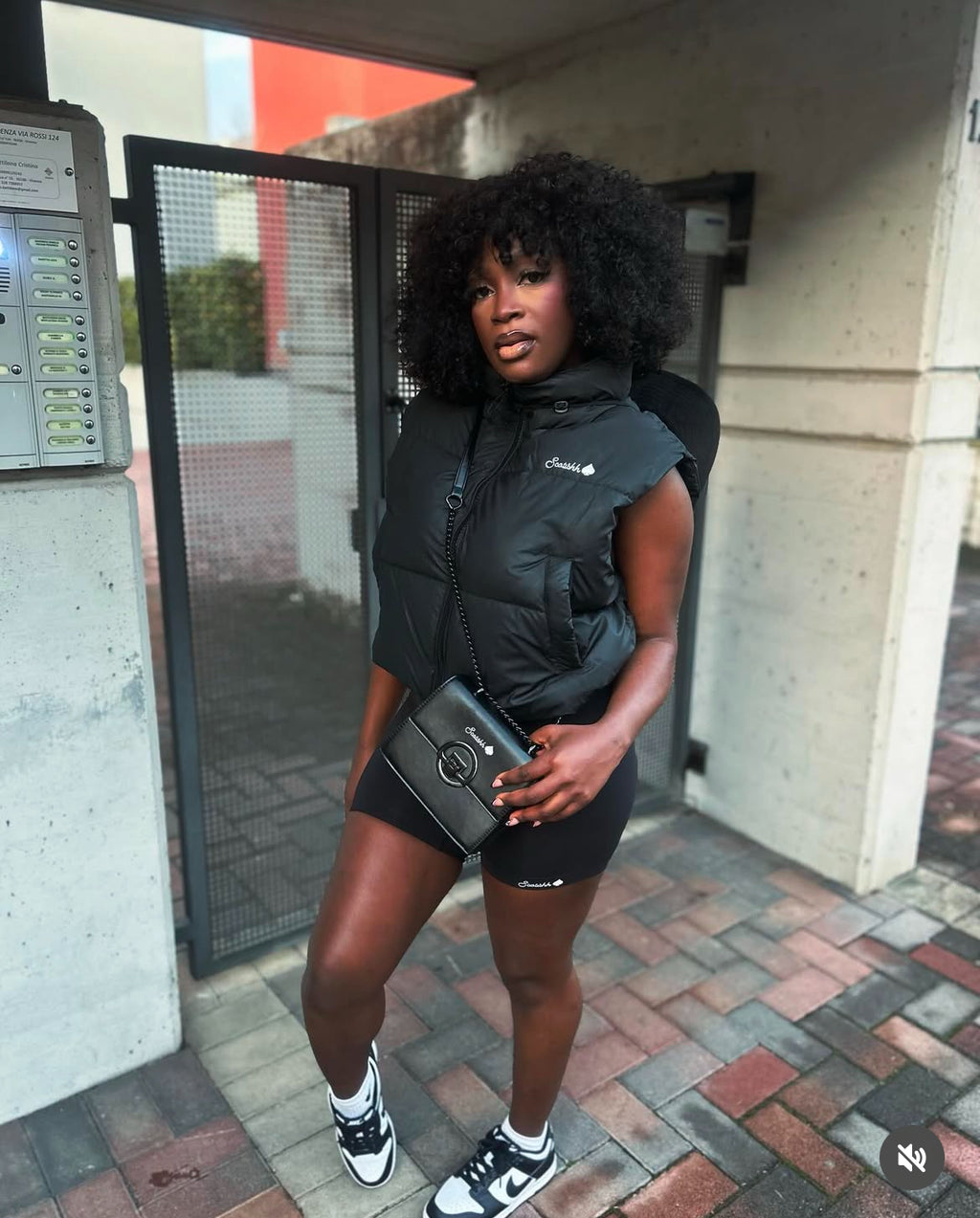 Women's Luxury Black cropped sleeveless vest. Available in one size M. 🎉free delivery🚚📦