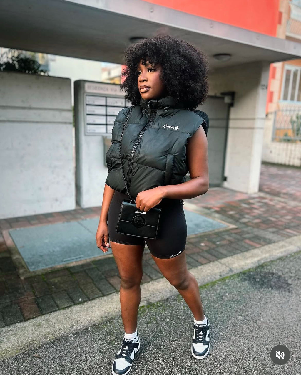 Women's Luxury Black cropped sleeveless vest. Available in one size M. 🎉free delivery🚚📦