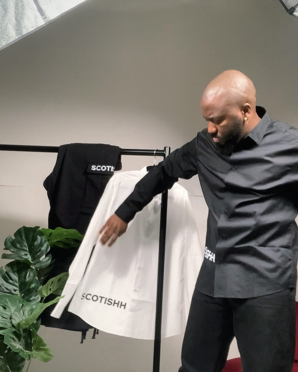 Luxury Unisex black long sleeve  fit Shirt. Vol. 1. Free Delivery 🚚 📦🎉