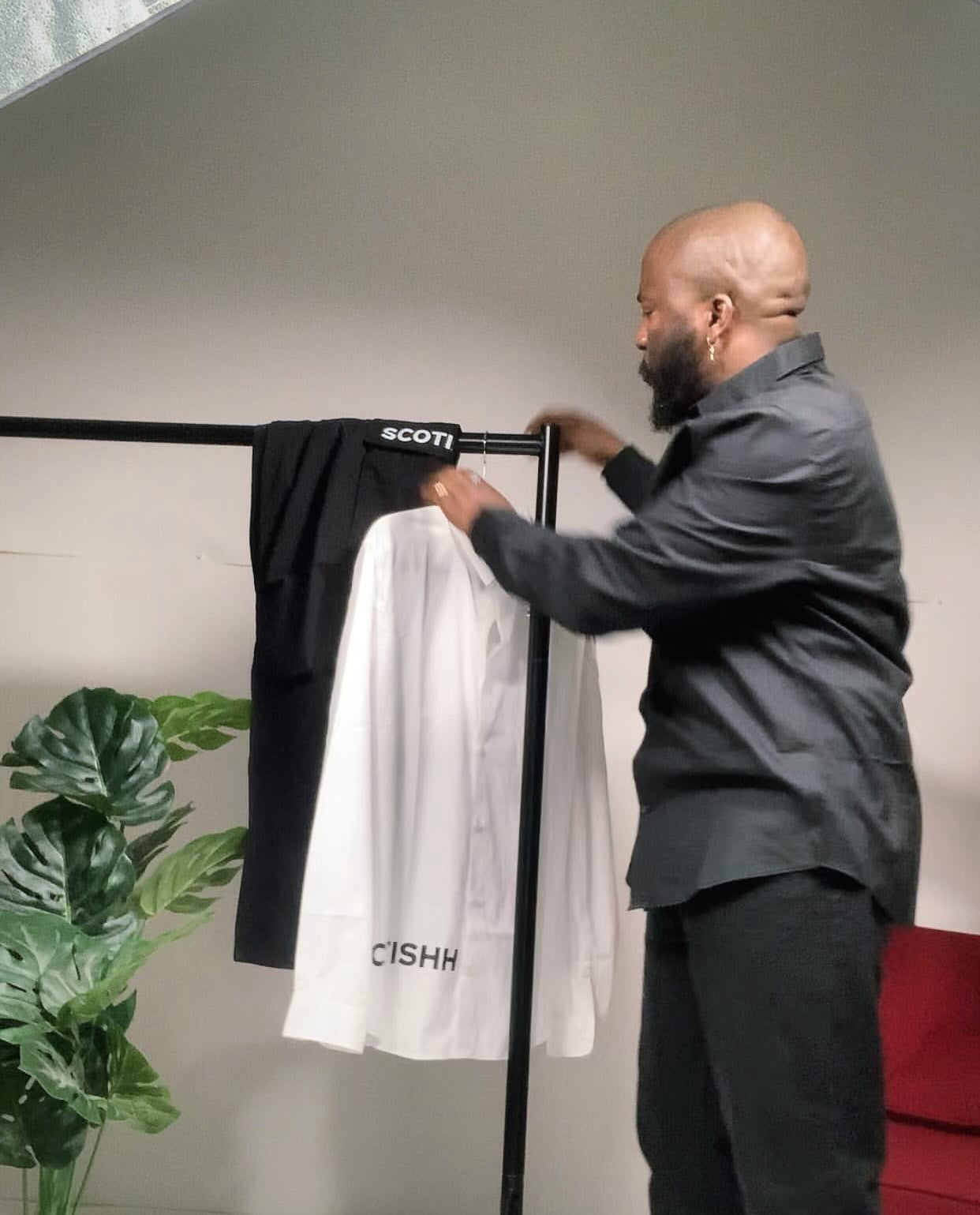 Luxury Unisex WHITE long sleeve fit Shirt. Vol. 1. Free Delivery 🚚 📦🎉